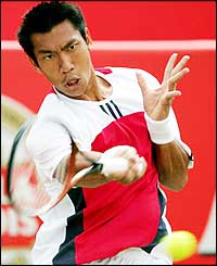 Paradorn Srichaphan tries to fight his way back into the match 