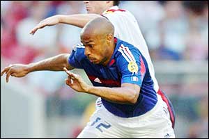 France's Thierry Henry battles with England's Frank Lampard