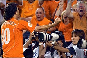 Ruud van Nistelrooy celebrates levelling the scores