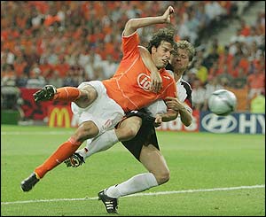 Ruud van Nistelrooy scores Holland's equaliser