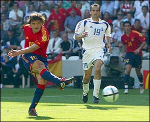 Fernando Morientes scores Spain's first goal