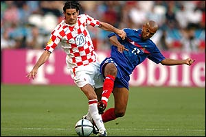 Croatia's Dovani Rosso tussles with Oliver Dacourt of France