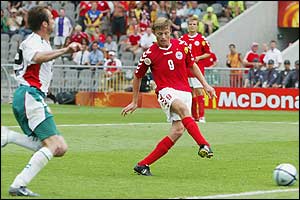 Jon Dahl Tomasson scores for Denmark
