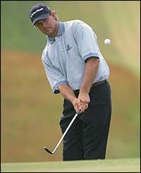 Retief Goosen pitches to the ninth