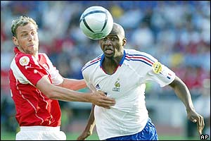Switzerland defender Stephane Henchoz tussles with France's Patrick Vieira
