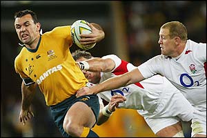 Joe Roff of the Wallabies breaks the England defence 