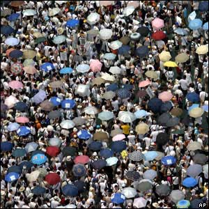 Demonstrators in Victoria Park 01/07/04