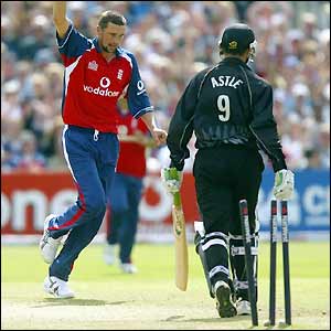 Steve Harmison clean bowls Nathan Astle for 53 as England toil in the field