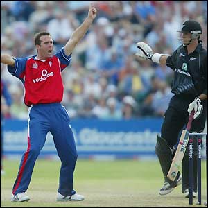 Stephen Fleming survives an appeal as he moves closer to his century