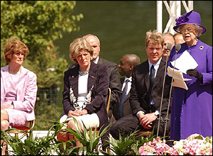 Queen and family in Hyde Park
