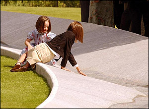 Domenica Monckton (left) and sister Savannah
