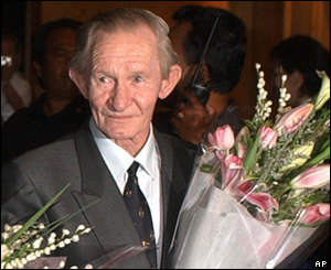 Charles Jenkins at the airport, 9 July 2004