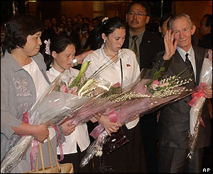 Japanese abductee Hitomi Soga, left, her daughters Belinda, second left, and Mika, and her husband Charles Robert Jenkins, 9 July 2004 
