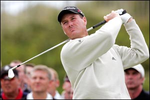 Todd Hamilton keeps his cool on the final day to keep himself well in with a chance of Open glory