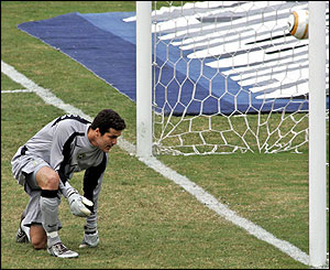 Argentinian Cristian Gonzalez is beaten 