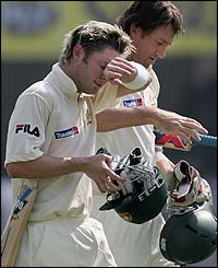 Michael Clarke is dismissed for 91