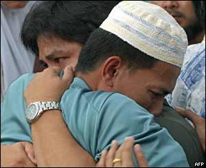 Relatives of Muslim demonstrators hug one another, 27 October 2004.
