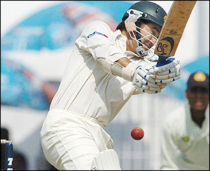 Langer makes 30 runs from 119 balls before getting out trying to hit a six