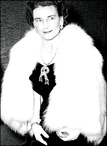 Alice at the premiere of Retreat Hell in 1952