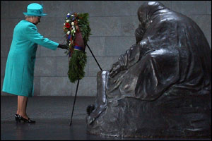 The Queen lays a wreath at Berlin's Neue Wache memorial to the victims of war and tyranny 