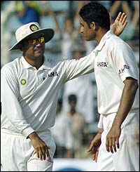 Virender Sehwag congratulates Kumble