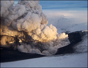 Eruption on 2 November, Icelandic Meteorological Office/Matthew Roberts