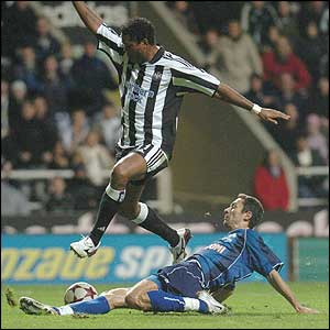 Newcastle United's Patrick Kluivert and Dinamo Tbilisi's George Shashiashvili