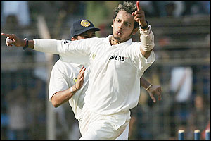 Murali Kartik celebrates getting 3-32 as India get a consolation last Test win