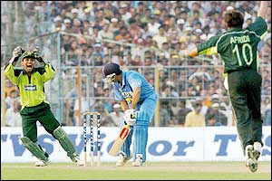 India are going along nicely until two wickets are lost in quick succession including Laxman (43)