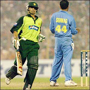 Butt comes back to the crease with the game nicely poised with Pakistan 186-3