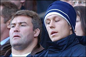 Jason Leonard and the injured Jonny Wilkinson eatch the match