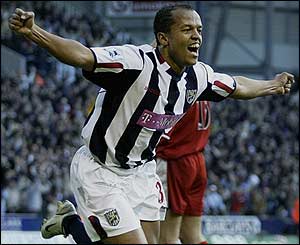Robert Earnshaw celebrates his goal