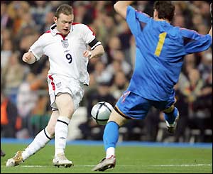 Wayne Rooney bears down on Spanish goalkeeper Iker Casillas 