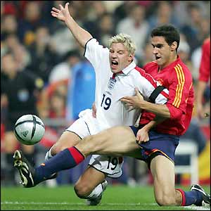 Alan Smith goes down under the challenge of Pablo Ibanez but no penalty is given