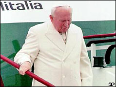 Pope John Paul II steps off the plane at Sarajevo