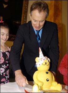 Tony Blair cutting cake