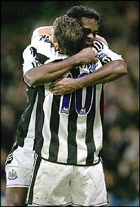 Patrick Kluivert and Craig Bellamy celebrate Newcastle's first goal