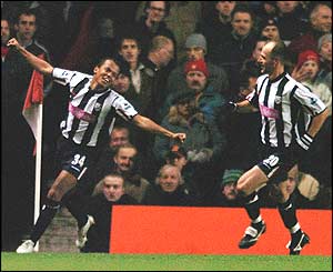 Earnshaw equalises against Arsenal