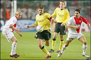 Liverpool's Steven Gerrard goes on a run with the ball