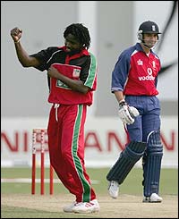 Vikram Solanki is out, dismissed by Douglas Hondo