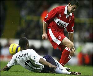 Frank Queudrue lunges towards Pamarot and is given a straight red card for the challenge