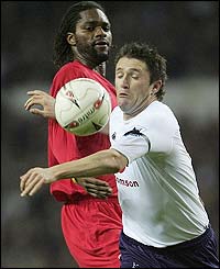 Robbie Keane evades the attention of Liverpool's Salif Diao