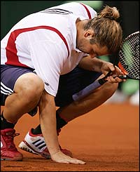 Fish reacts after losing a point to Moya