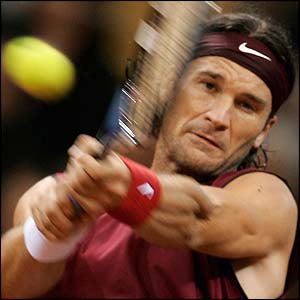 Moya returns to Fish in the final set