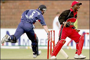 Paul Collingwood is run-out for 5