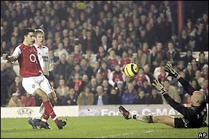 Robin Van Persie completes the scoring for Arsenal with a deft finish