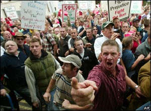 Hunt supporters protest outside the House of Commons