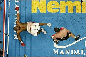 The fourth knockdown comes in round eight, following a clean shot by Klitschko