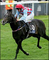 Red Clubs gives jockey Michael Hills an impressive victory