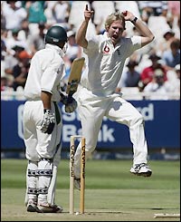 Herschelle Gibbs mistakenly leaves a Matthew Hoggard delivery and South Africa are reduced to 9-1